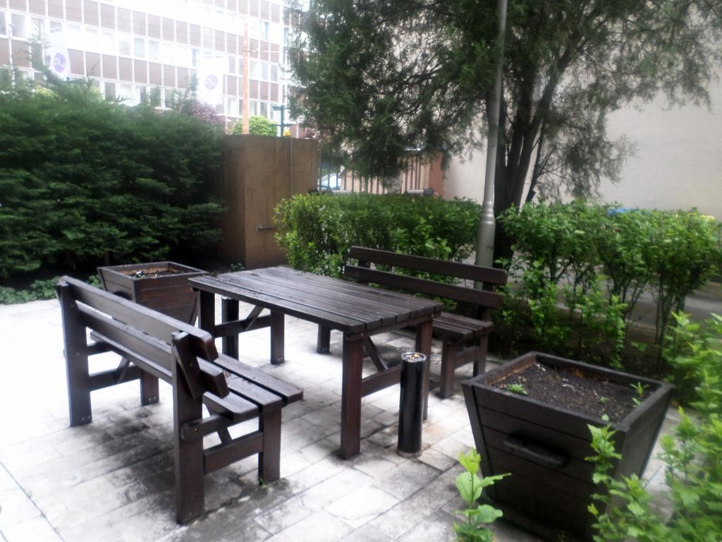 莱斯利公寓酒店 布达佩斯 外观 照片